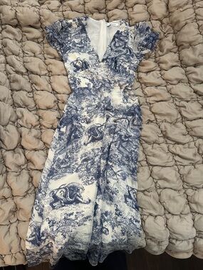 moodie Blue and White Printed Midi Dress